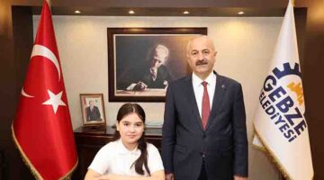 BAŞKAN BÜYÜKGÖZ KOLTUĞU ÇOCUKLARA DEVRETTİ