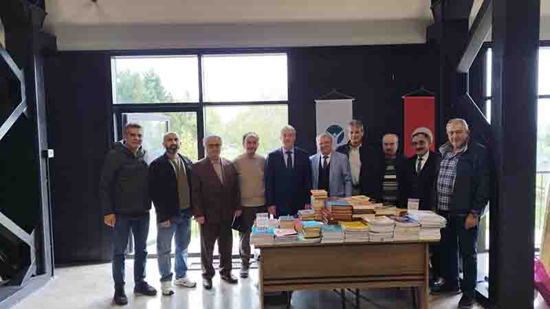Kocaeli Kent Konseyi Emekli Meclisi’nden Anlamlı KitapBağışı