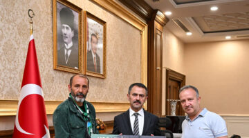 Kocaelispor Hodri Meydan Taraftarlar Derneği Başkanı ve Kocaelispor Organizasyon Müdüründen Vali Aktaş’a Ziyaret