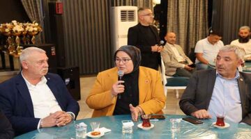 Kocaeli Büyükşehir Belediyesi, Balıkesir’in Sındırgı ilçesinde meydana gelen 6,1 büyüklüğündeki depremin ardından Hızır 41 afet ekibiyle hızla bölgeye ulaşarak, depremzedelere sıcak yemek ve çay ikramında bulundu.