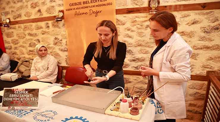 Gebze’de Tarih ve Sanat İç İçe: Gesmek Kursiyerlerinden Tarihi Su Dolabında Ebru Etkinliği