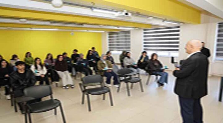 Başkan Büyükgöz Gençlerle Güzide Gençlik Merkezi’nde Buluştu