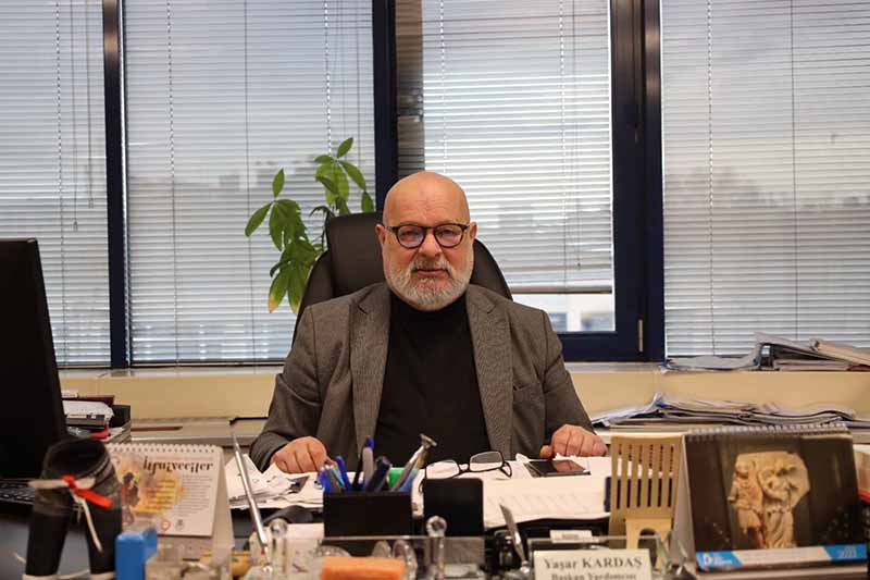 Yaşar Kardaş’tan kumpasla tanınan meclis üyesine: “Kahvaltı masasına da yalan bulaştırdı!”