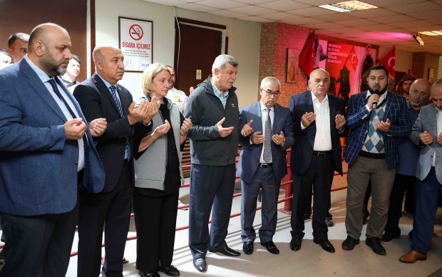 Karaosmanoğlu, geleneksel bereket duasında
