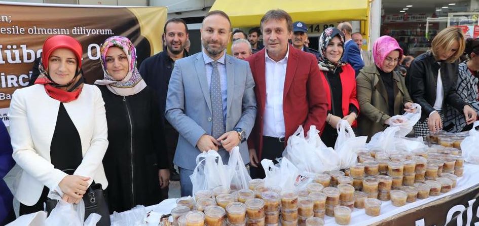 Ak Parti Çayırova’dan Aşure İkramı