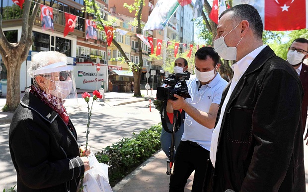 Çınarların gölgesinde ‘Anneler Günü’