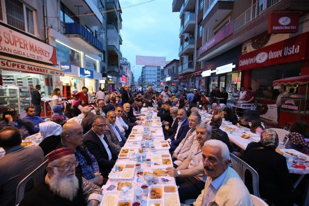 FSM Bulvarı esnafından geleneksel iftar