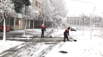 Gebze’de karla mücadele aralıksız devam ediyor