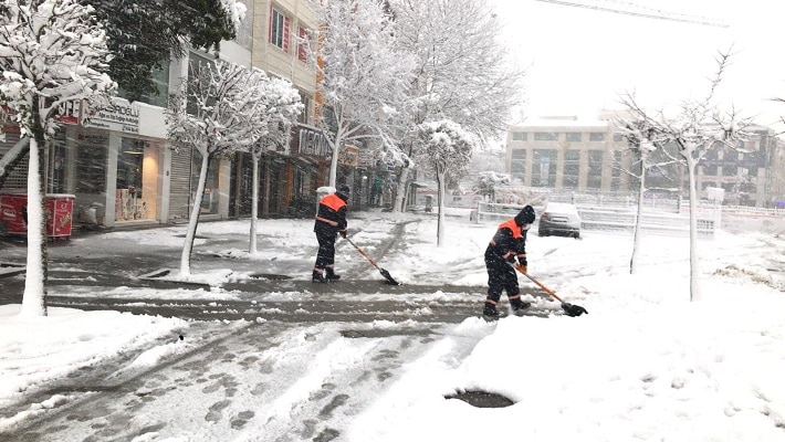 Gebze’de karla mücadele aralıksız devam ediyor