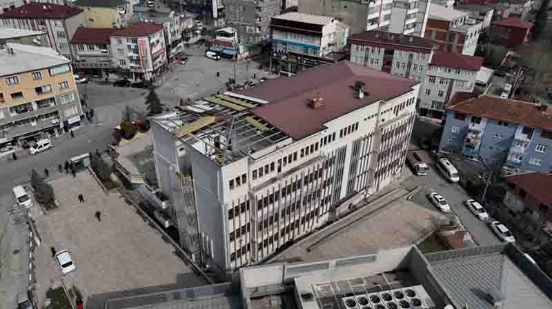 Şayir Dilovası Belediye Binasını Yıkıyor