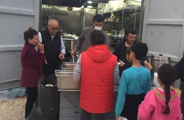 Demir, Hatay’da Yara Sarıyor