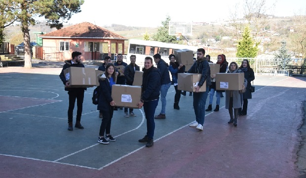 “Dost Eller” yardımseverlerle ihtiyaç sahiplerini buluşturuyor