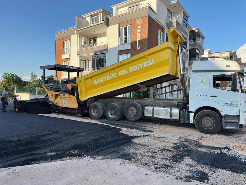 Kartepe’de Asfalt Çalışmaları Tüm Hızıyla Sürüyor
