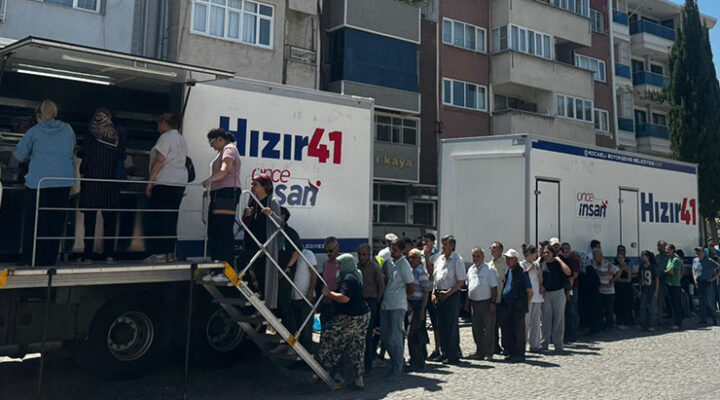 Hızır 41, Sındırgı’da depremzedelerin yanında