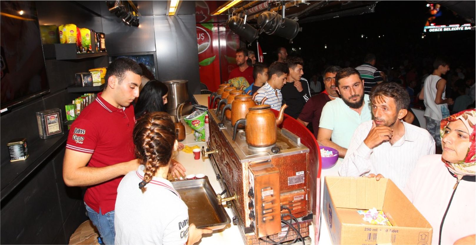 İftar sonrası Gebzelilere ikramlar