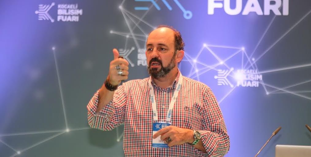 ‘’İnsan beynine bilgisayar gibi bakmayın’’