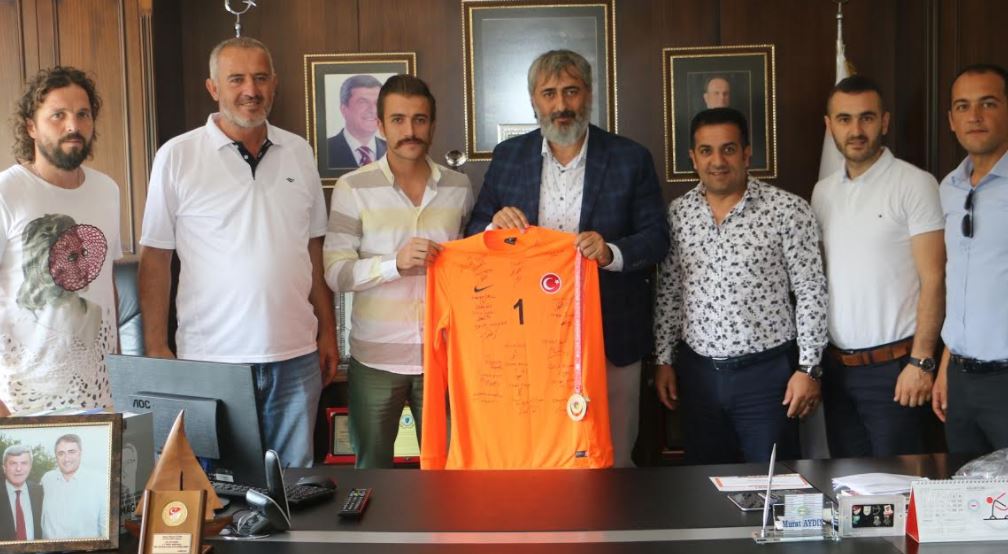 Başkan Aydın’a Anlamlı Hediye