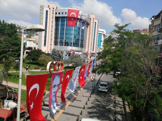 İzmit Bayraklarla Donatıldı