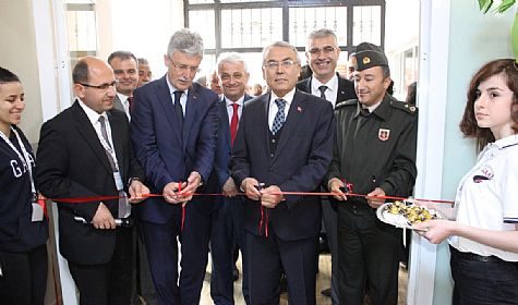 Gölcük Atatürk Anadolu Lisesi Bilim Fuarı Açıldı