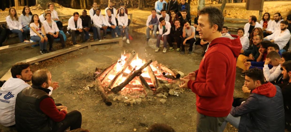 Rektör öğrencileri ile kamp yaptı