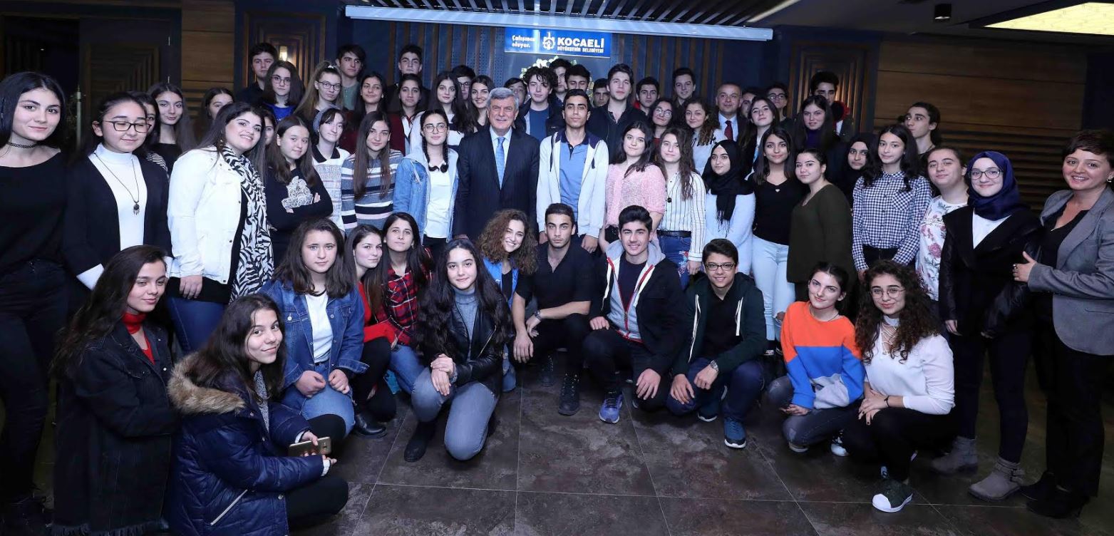 Karaosmanoğlu öğretmen ve öğrencilerle buluştu