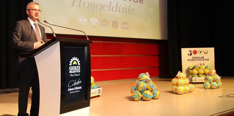 Başkan Köşker’den okullara sportif destek!
