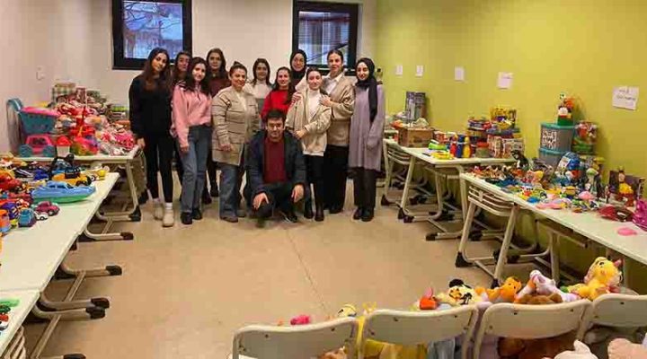 KOÜ’de Depremzede Çocuklar İçin Oyuncak Toplandı