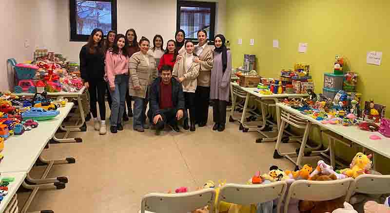 KOÜ’de Depremzede Çocuklar İçin Oyuncak Toplandı