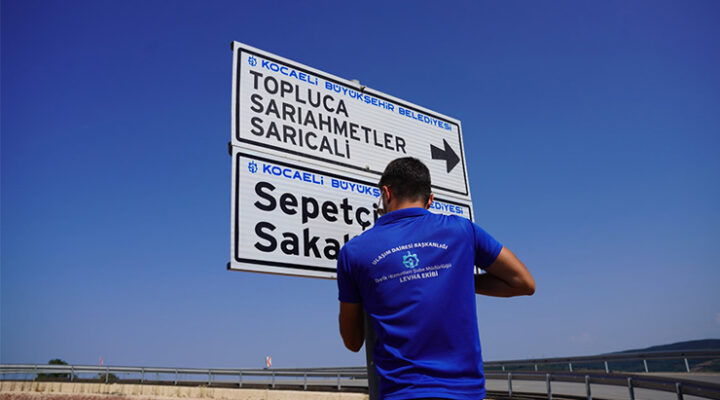 Kırsal ulaşımda levhalar yenileniyor