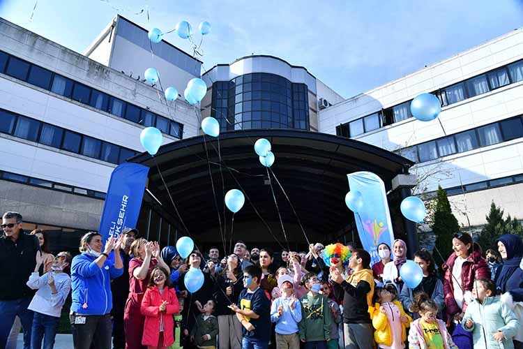 Mavi balonlar diyabetli çocuklar için uçuruldu