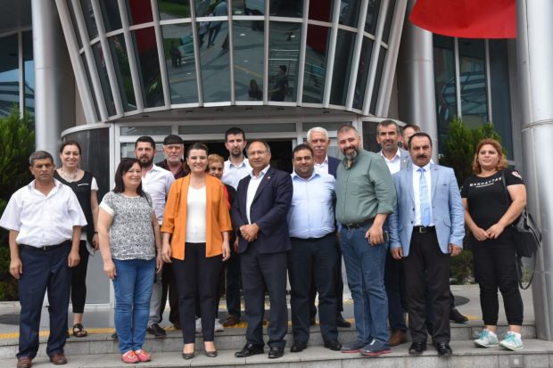 Parti Rozetimizi Çıkarıp Belediye Başkanı Rozetimizi Taktık