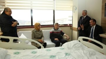 Bakan Osman Aşkın Bak,Hastanede Karaosmanoğlu’nu Ziyaret Etti