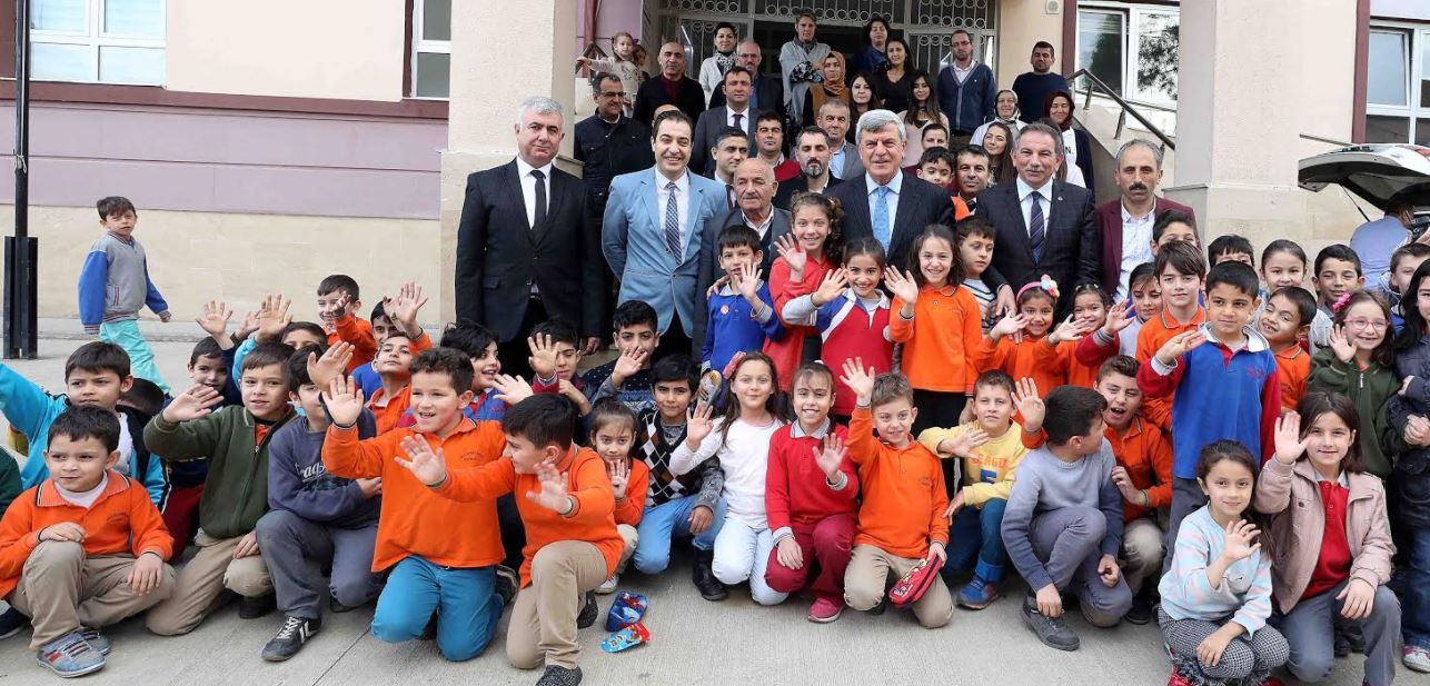 Karaosmanoğlu Öğrencileri ziyaret etti