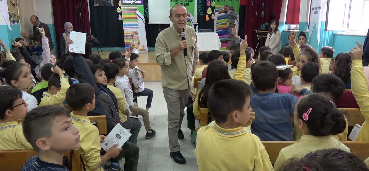 Çayırovalı Öğrenciler Hem Okuyor Hem Söyleşiyor