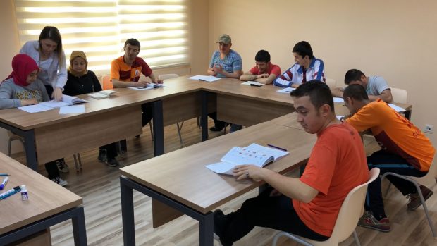 ‘Bağımsız Bir Yaşam İçin’ Okuma Yazma Öğreniyorlar