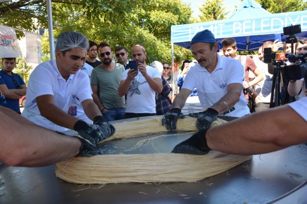 Pişmaniye şenliği renkli görüntülerle başladı