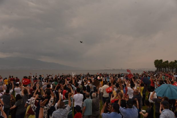 ‘Solo Türk’ İzmit semalarında