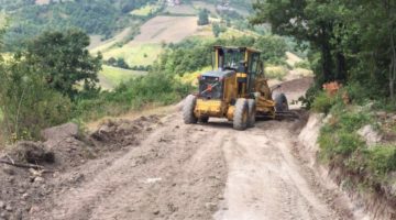 Tarla yolları yenilendi