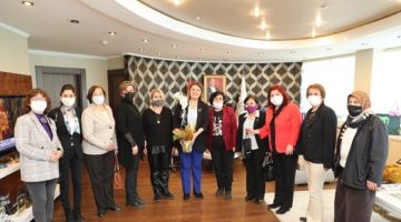 Her Kademede Kadın Yönetici