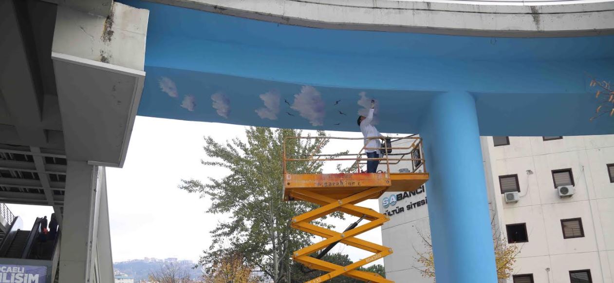 Kocaeli’de üst geçitler renkleniyor