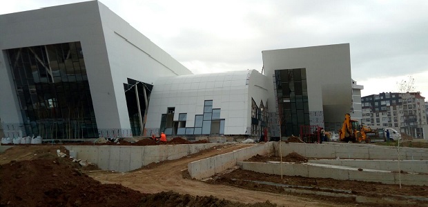 Çayırova Yarı Olimpik Yüzme Havuzu tamamlanma aşamasında