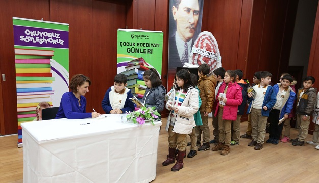 “Okuyoruz Söyleşiyoruz” projesinin konuğu: Aslı Der