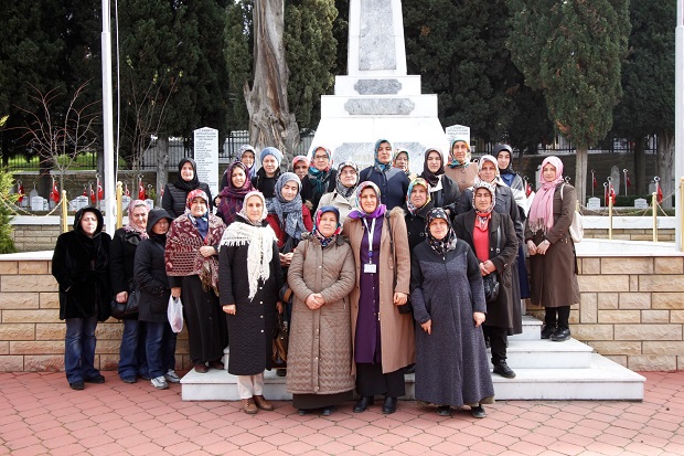 Şehitlikte Mehmetçik için dua